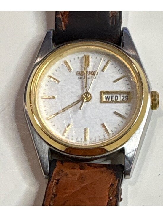 Vintage Women’s Seiko Quartz Watch Dial Date Thrashed Brn leather strap READ main image 8